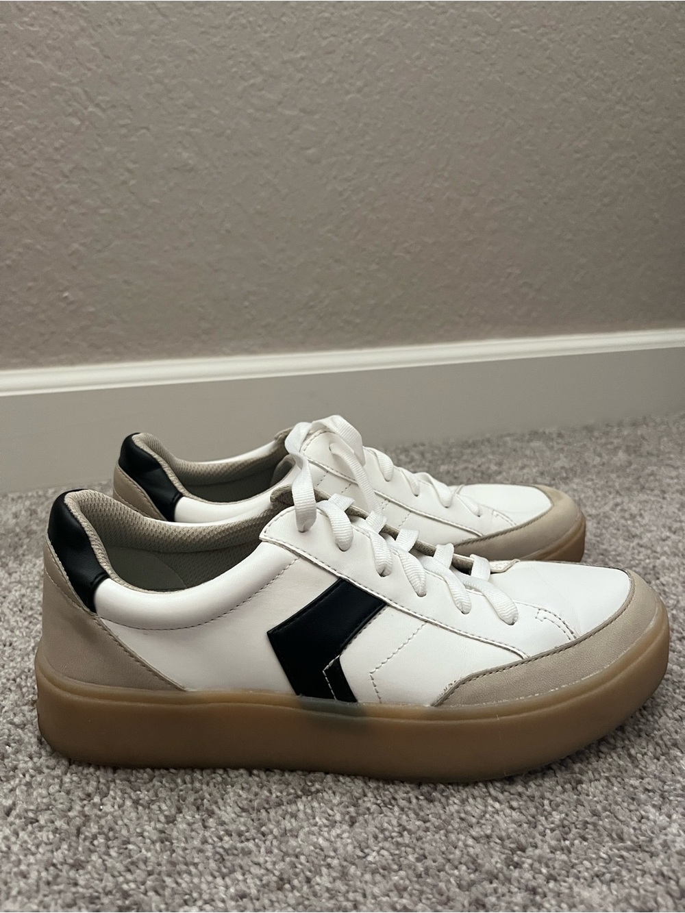 Dr. Scholl’s everyday white sneakers with black chevron accent